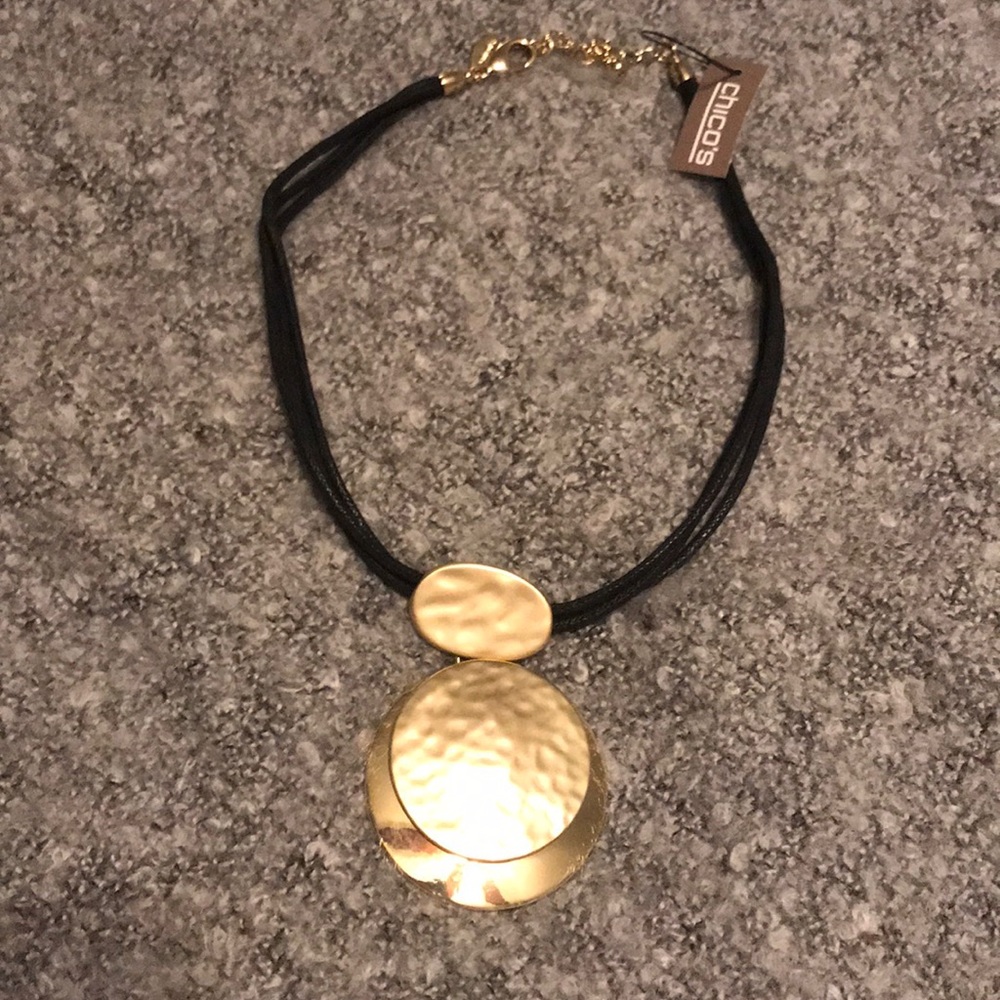 BNWT Tonal Gold necklace